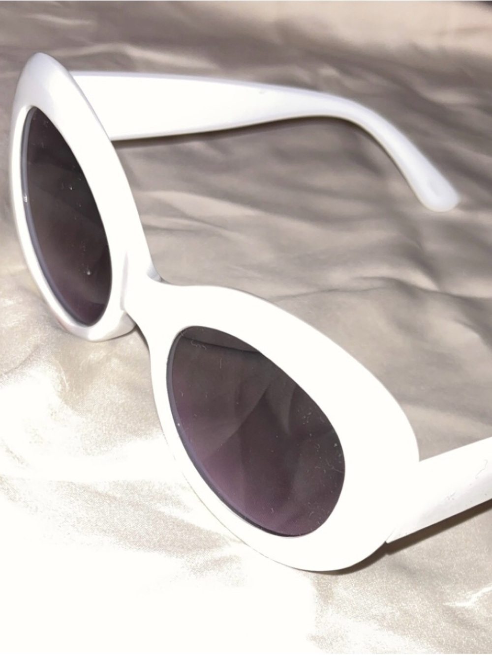 White Retro Oval Sunglasses - Women Accessories - Picture 2 of 3